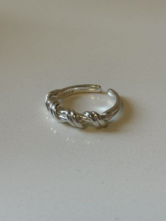 Twist Design French Style Ring